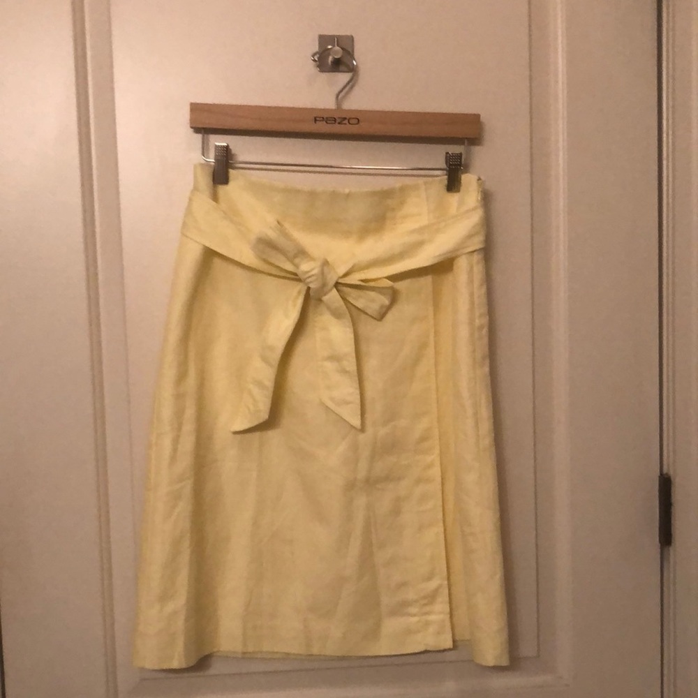 Ann Taylor Skirt. 8P. Pale Yellow. NWOT.